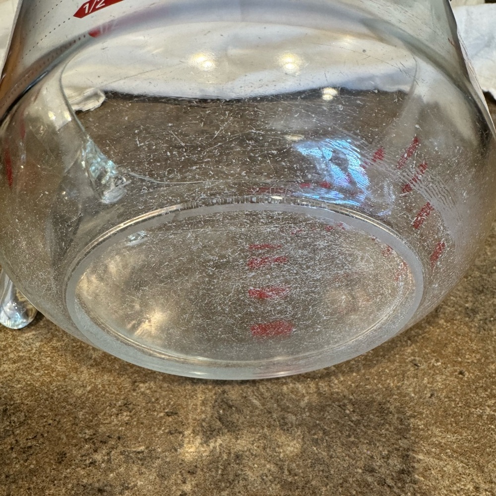 PYREX 8 Cup 64oz Measuring Glass Mixing Bowl Red Lettering Large 2 Qt Bowl USA - Picture 4 of 8